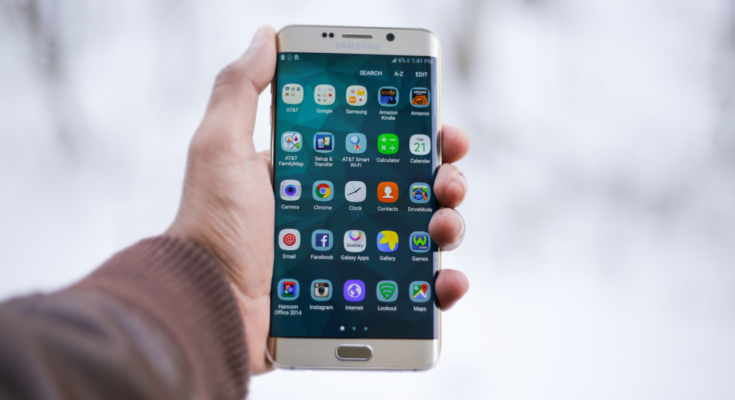 How to Customize Android/iPhone Home Screen